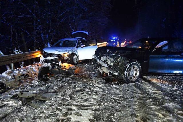 Vier Personen wurden bei einem Frontal...er Kirchsteige bei Neustadt verletzt.   | Foto: Kamera 24