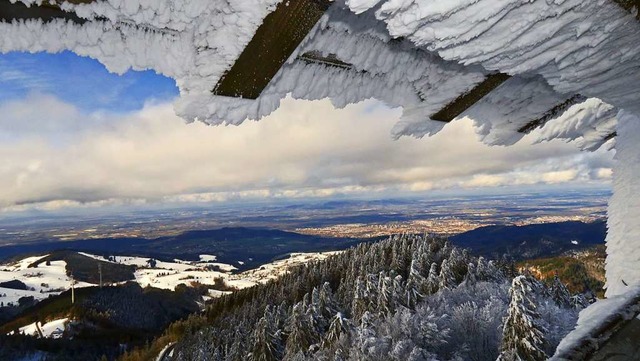 Der Blick vom Turm auf dem Schauinsland  | Foto: Max Heinke