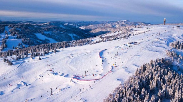 Der FIS Snowboard Cross Weltcup ist ei...ght der Wintersaison auf dem Feldberg.  | Foto: Baschi Bender