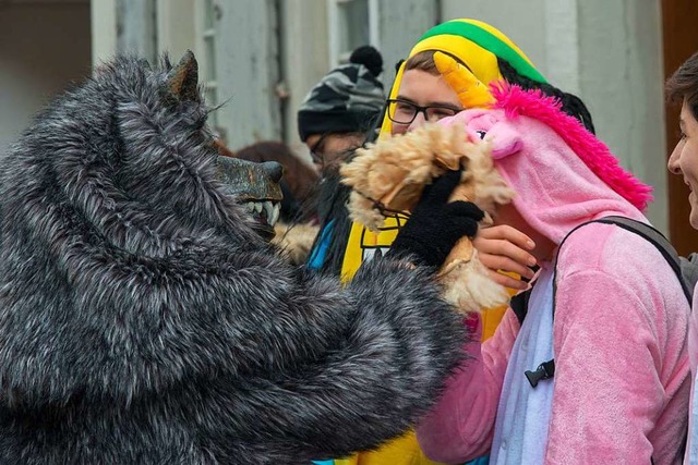 So haben Hstrger im Umzug und am Straenrand ihren Spa.  | Foto: Olaf Michel