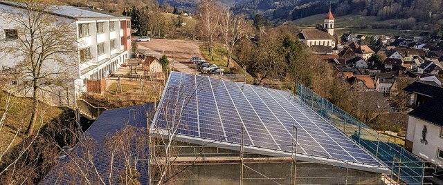 Die neue Solaranlage auf dem Hallendach   | Foto: Brgerenergie