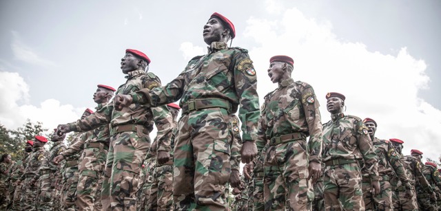 Diese Rekruten aus der  Zentralafrikan...ssischen Militrberatern fit gemacht.   | Foto: AFP