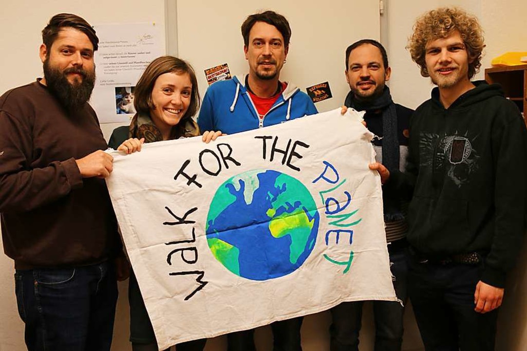 Das Organisationsteam des Planet Earth...t: Merlin, Lisa, Marco, Mirko und Luca  | Foto: Planet Earth Movement