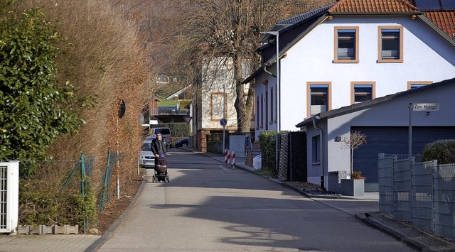 Ob in der Strae Zum Schnkenbrnnle i...Gehweg gebaut wird, ist weiter offen.   | Foto: Wolfgang Beck