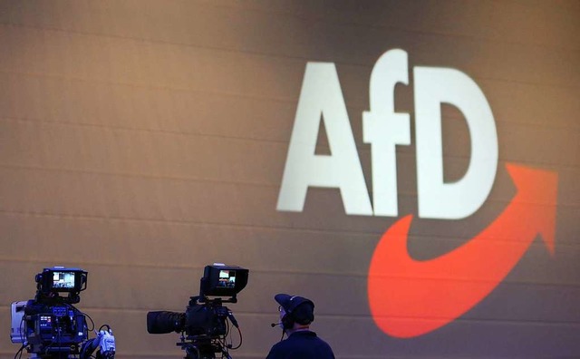 Das Bundesamt fr Verfassungsschutz will die Partei berprfen.  | Foto: dpa