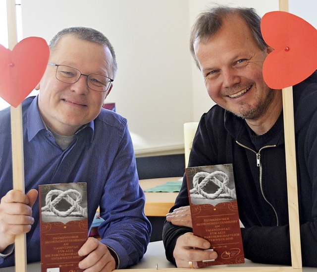 Die Pfarrer Stefan Meisert und Oliver ... gestalten den Gottesdienst gemeinsam.  | Foto: Jrg Schimanski