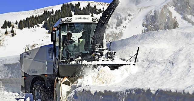 Die Stadt St. Blasien kauft eine gener...e Feldberg im Winter Wege offen hlt.   | Foto: Aebi Schmidt Deutschland