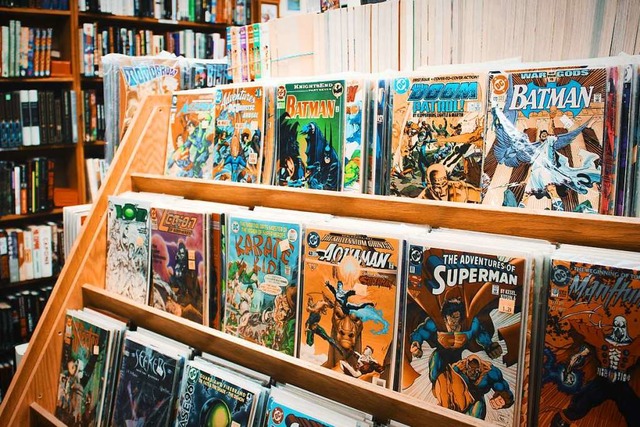 Batman, Superman, Karate Kid &#8211; S...n und Comics gehren einfach zusammen.  | Foto: Lena Rose/Unsplash