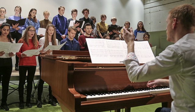 Eindrucksvolle Stimmen: Die Stimmbildu...&#8211; mit Cornelius Leenen am Piano.  | Foto: Sandras Decoux-Kone