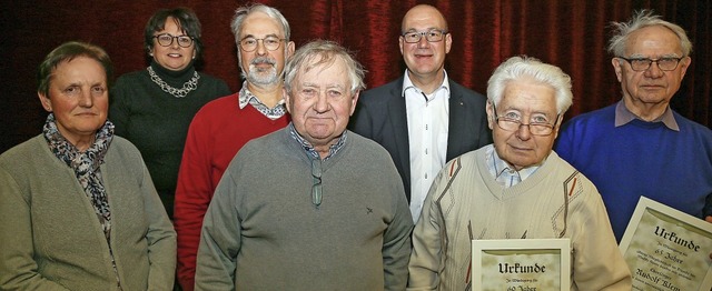 Fr mehrjhriges Singen im Kirchenchor...oachims, Rudolf Funk und  Rudolf Klem.  | Foto: Sandra Decoux-Kone