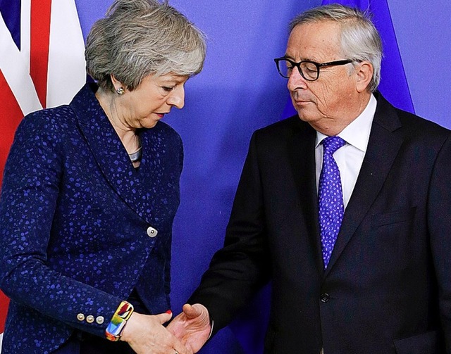 Theresa May und Jean-Claude Juncker   | Foto: AFP