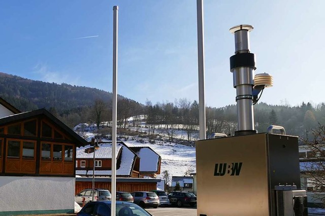 Die neue Messstation fr Feinstaub beim Rathaus in Tegernau  | Foto: Trinler