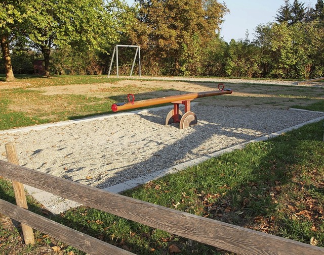 Auf diesem Spielplatz im Fliederweg so...ndergarten gebaut werden (Archivbild).  | Foto: Michael Haberer