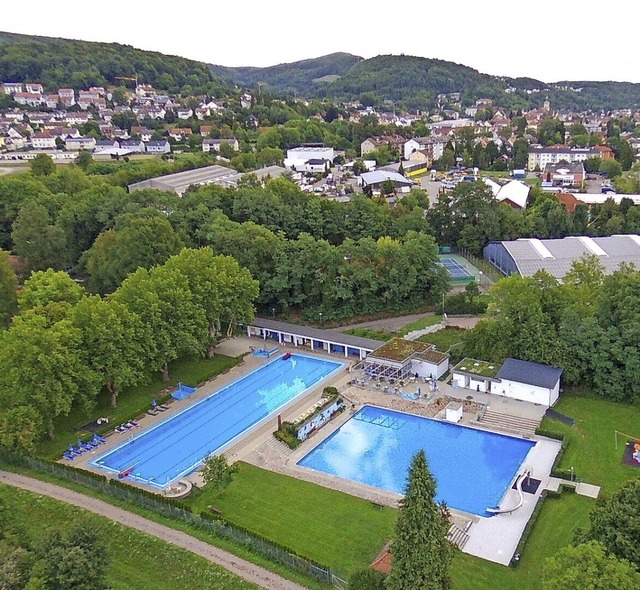 Auch das Schwimmbad in Tiengen ist im ...asses von Waldshut-Tiengen enthalten.   | Foto: Archivfoto: Peter Rosa