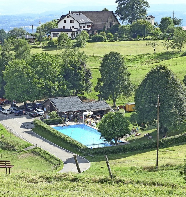 Das Hhenbad in Schweigmatt hat eine L...um ein anderes Freibad in der Region.   | Foto: Angelika Schmidt