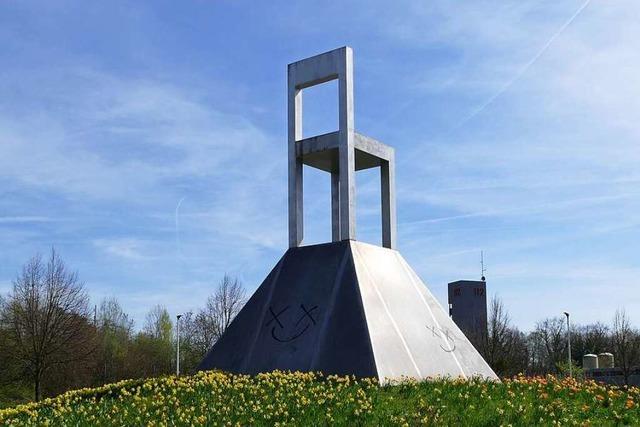 Dürfen Stuhl und Obelisk auf den Kreiseln in Weil am Rhein bleiben?