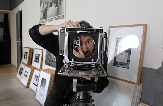 Fr seine Fotografien nutzt Telemach W... anderem diese analoge Plattenkamera.   | Foto:  Jae