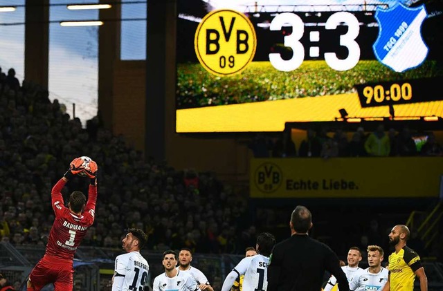 Auch in Dortmund endet das Spiel 3:3, ...hierbei eine 3:0-Fhrung aus der Hand.  | Foto: dpa