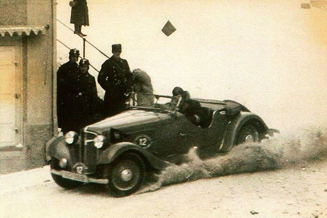 Rasante Fahrt beim Autorennen 1935 durch Neustadt.   | Foto: Archiv Roland Weis