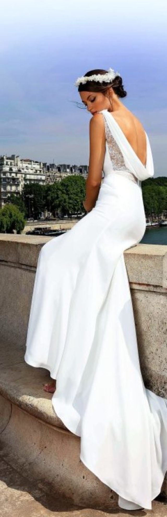 Schne Rckansicht: Brautkleid von Cymbeline  | Foto: dpa, Fotorock