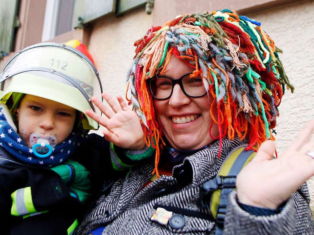 Beim groen Narrenumzug durch Drlinbach verfolgten 1500 Menschen die Schau von 74 Gruppen.