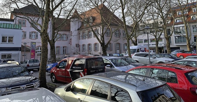 Nicht selten voll belegt: der Gerichtsparkplatz   | Foto: Helmut Seller