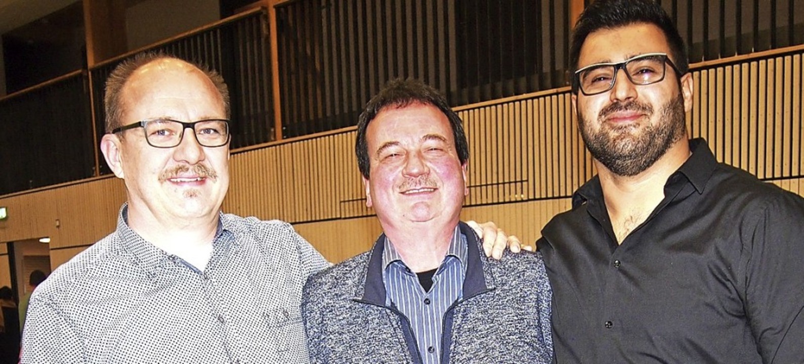 Wolfgang Trinler (Mitte) wurde beim TV...h Avsar (rechts) sind neue Beisitzer.   | Foto: Gabriele Poppen