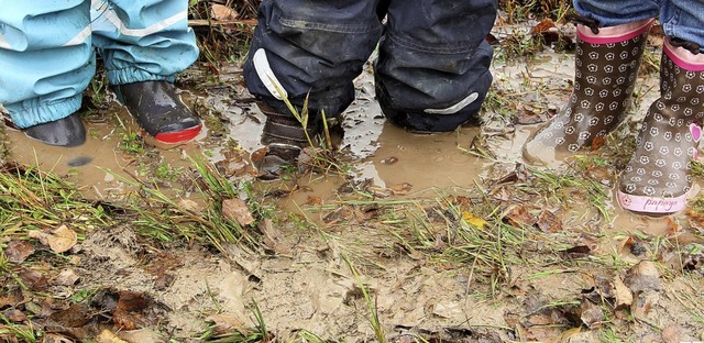 Damit Kinder auch in Mnstertal matsch...us Geld aus der Erich-Ahrend-Stiftung   | Foto: dpa