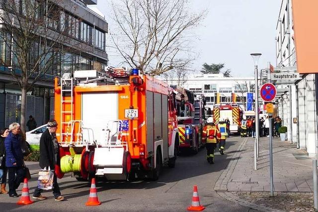 Akku schlgt Funken - Feuerwehreinsatz in einem Weiler Friseursalon