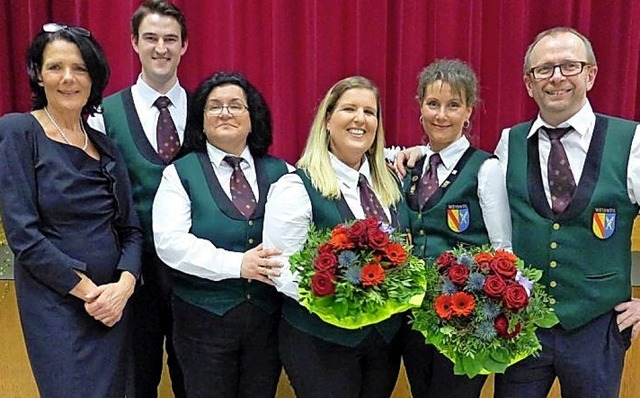 Tanja Klank (3. von r.) und Doris Ehrl...fer und Markus Nickola gratulierten.   | Foto: Jrgen Kuri