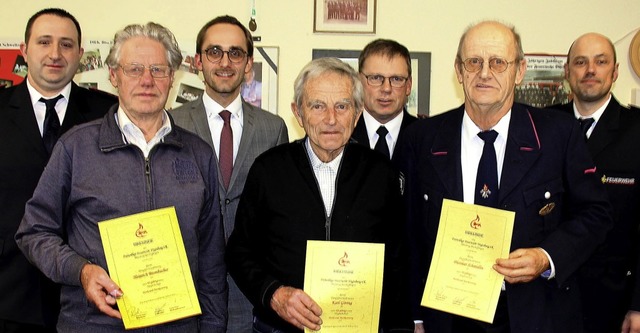 Abteilungskommandant Werner Huber, Ges...ischoffinger Wehr (von rechts, vorne).  | Foto: trogus