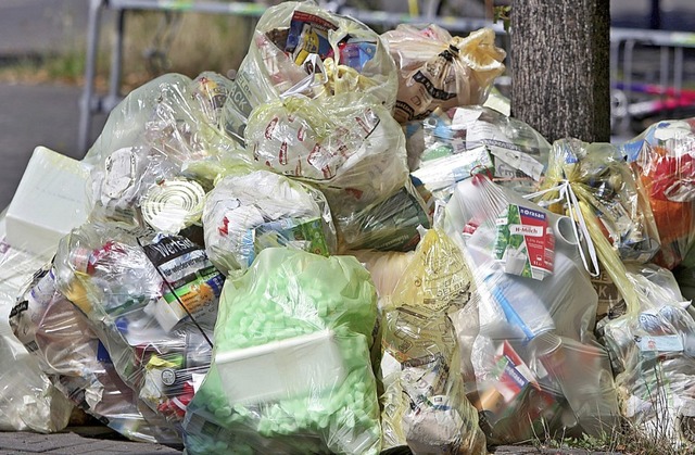 Die Gelben Scke sollten beibehalten werden, findet ein Leser.   | Foto: dpa