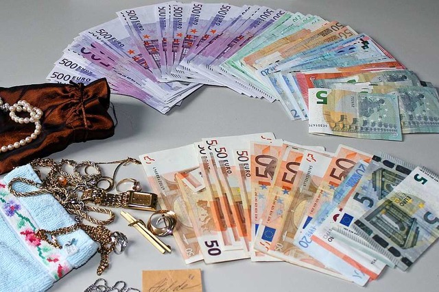 Beliebtes Diebesgut: Schmuck und Bargeld (Symbolfoto).  | Foto: polizei