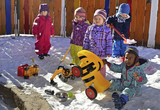 Die Kleinkindgruppe hat ihren Spa im Schnee.   | Foto: Liane Schilling
