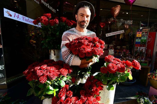 Florist Christian Wei hat sich fr den Valentinstag  mit Rosen eingedeckt.  | Foto: Ingo Schneider