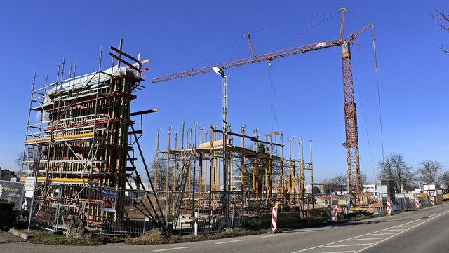 Die  Heizzentrale fr das neue Quartie...r- und Hohen Strae nimmt Gestalt an.   | Foto: Stadtverwaltung