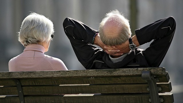 Diese Senioren knnen ihr Leben vermut...s demografischen Wandels nachgedacht.   | Foto: Stephan Scheuer/ dpa