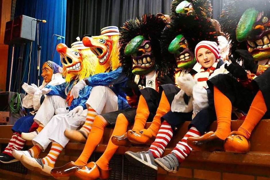 Mit viel Liebe zum Detail haben die Weiler Zunftmeister in der Jahnhalle eine über vierstündige Show auf die Beine gestellt (Foto: Ulrich Senf) Mit viel Liebe zum Detail haben die Weiler Zunftmeister in der Jahnhalle eine über vierstündige Show auf die Beine gestellt (Foto: Ulrich Senf)