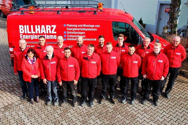 Die 15 stolzen Mitarbeiter der Billharz Energiesysteme GmbH.  | Foto: Firmenmaterial