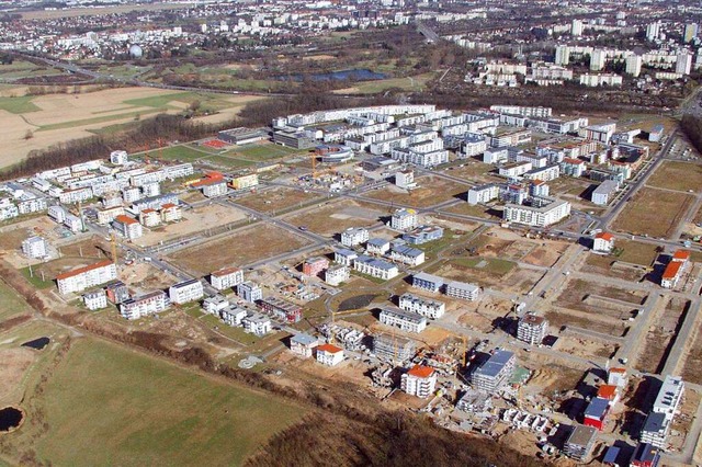 Der Stadtteil Rieselfeld im Jahr 2003,...eplanten, neuen Baugebiets Dietenbach.  | Foto: Brigitte Sasse