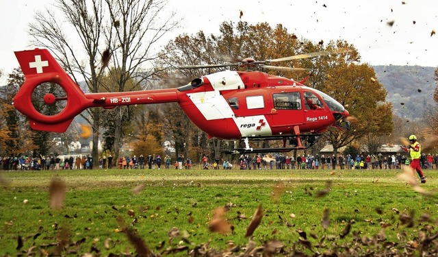 Landung des neuen Helikopters im Novem...kum auf der Kraftwerkinsel Birsfelden   | Foto: Rega