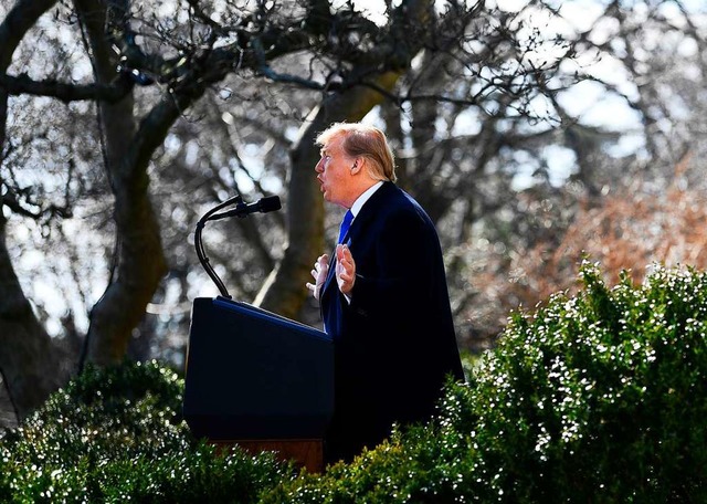 Der US-Prsident am Freitag im Rosengarten des Weien Hauses   | Foto: AFP
