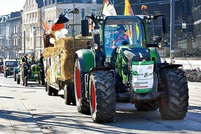 Landwirte demonstrieren mit 90 Traktoren in der Freiburger Innenstadt