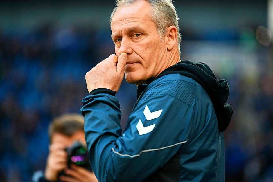 Christian Streich vor dem Anpfiff auf Schalke. (Foto: dpa) Christian Streich vor dem Anpfiff auf Schalke. (Foto: dpa)