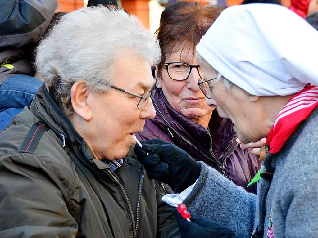 Frhlingshafte Temperaturen begleiteten den Narrentag in Offenburg 2019.