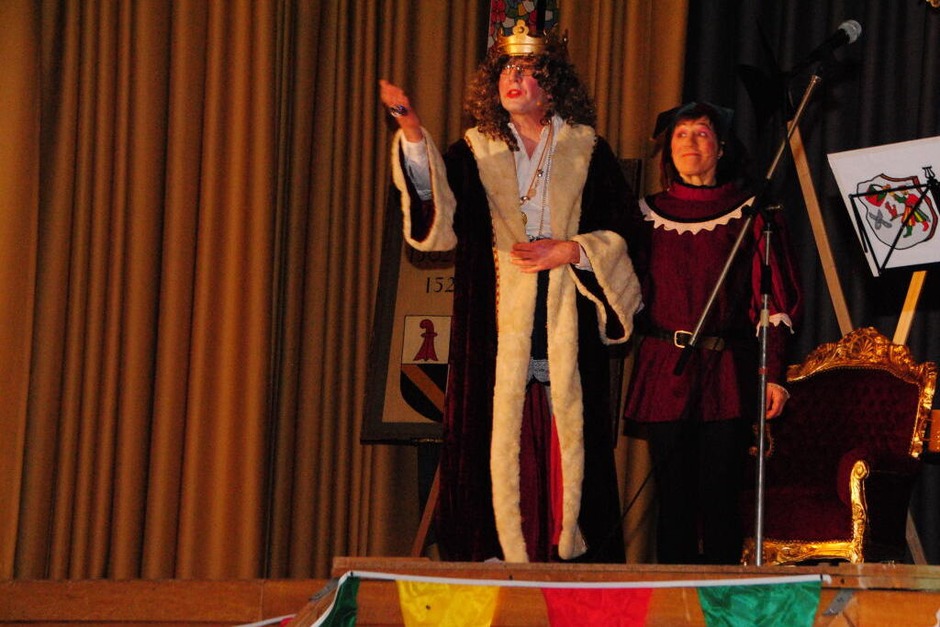 Der Binzener König (Bernd Netzlaff) trat samt Hofnärrin (Margrit Krebs) in Erscheinung... (Foto: Norbert Sedlak) Der Binzener König (Bernd Netzlaff) trat samt Hofnärrin (Margrit Krebs) in Erscheinung... (Foto: Norbert Sedlak)