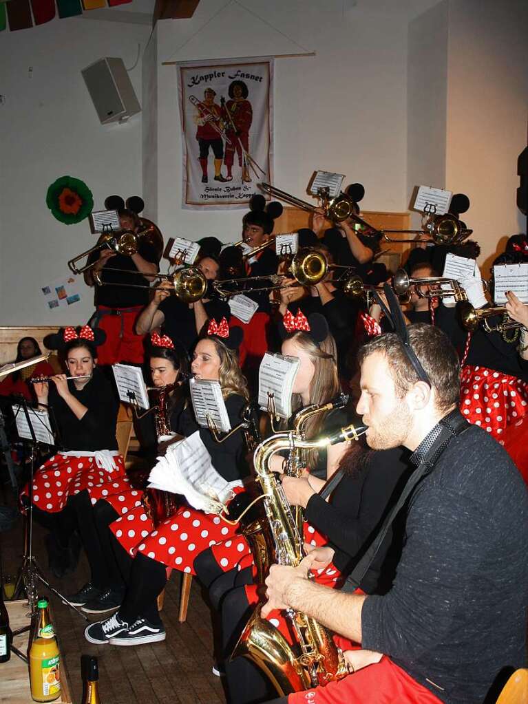 Die Stadtmusik Lenzkirch passte sich als Micky- und Minnie-Muse an das Motto „Disney and friends“ an.