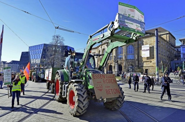 Die Traktoren waren  am Samstag  in der Innenstadt kaum zu bersehen.  | Foto: Michael Bamberger