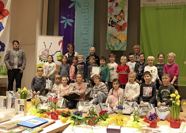 Die Schler*innen der Grundschule Koll...sitzende Dahlbender vergibt die Preise  | Foto: Privat