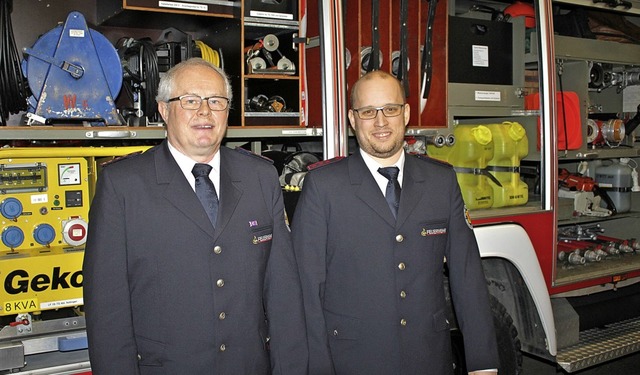Kommandant  Rudolf Streule (links) und...der Ga fhren die Abteilung Nollingen  | Foto: Rolf Reimann